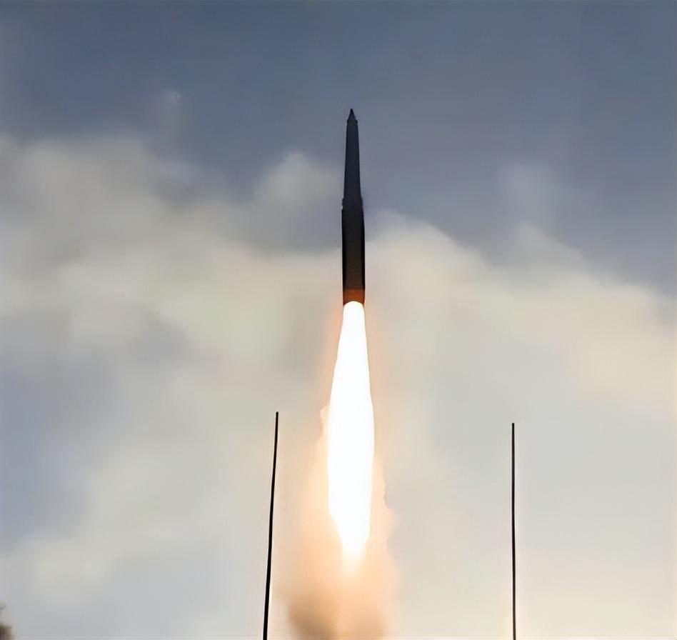 伊朗最新军事装备探秘,小巷中的神秘军品店揭秘