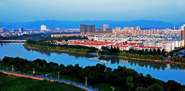 金堂足球小镇最新动态,进展、争议与前景展望