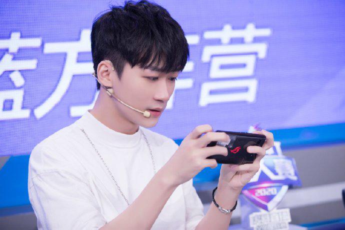 小杰探秘，最新版QQ新鲜事地点揭秘