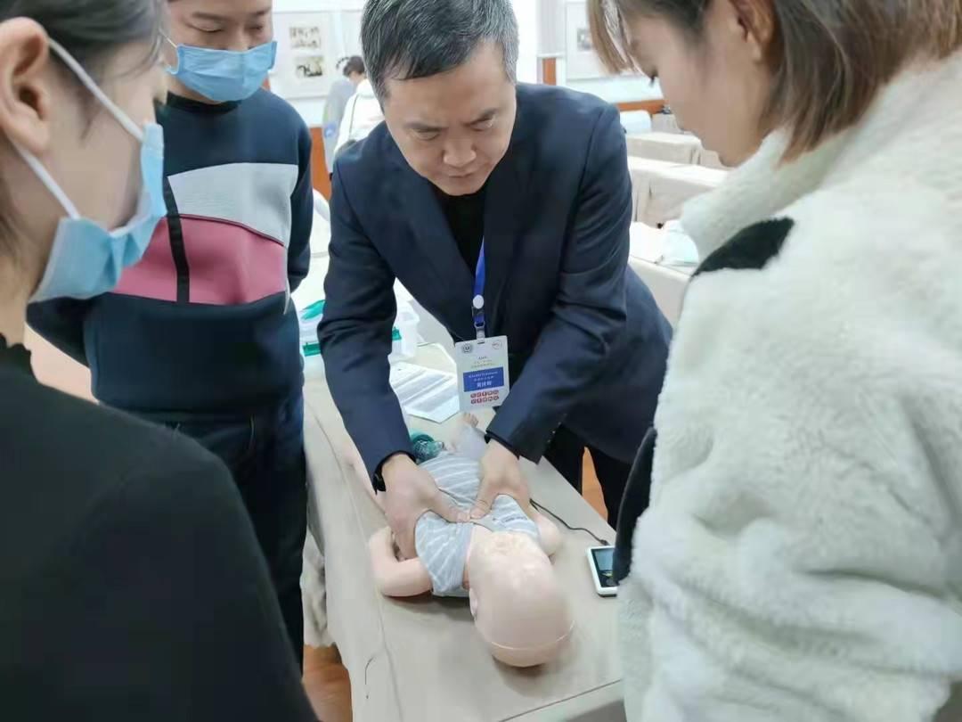 成都内科主任招聘启事,梦想起航,自信成就未来领袖