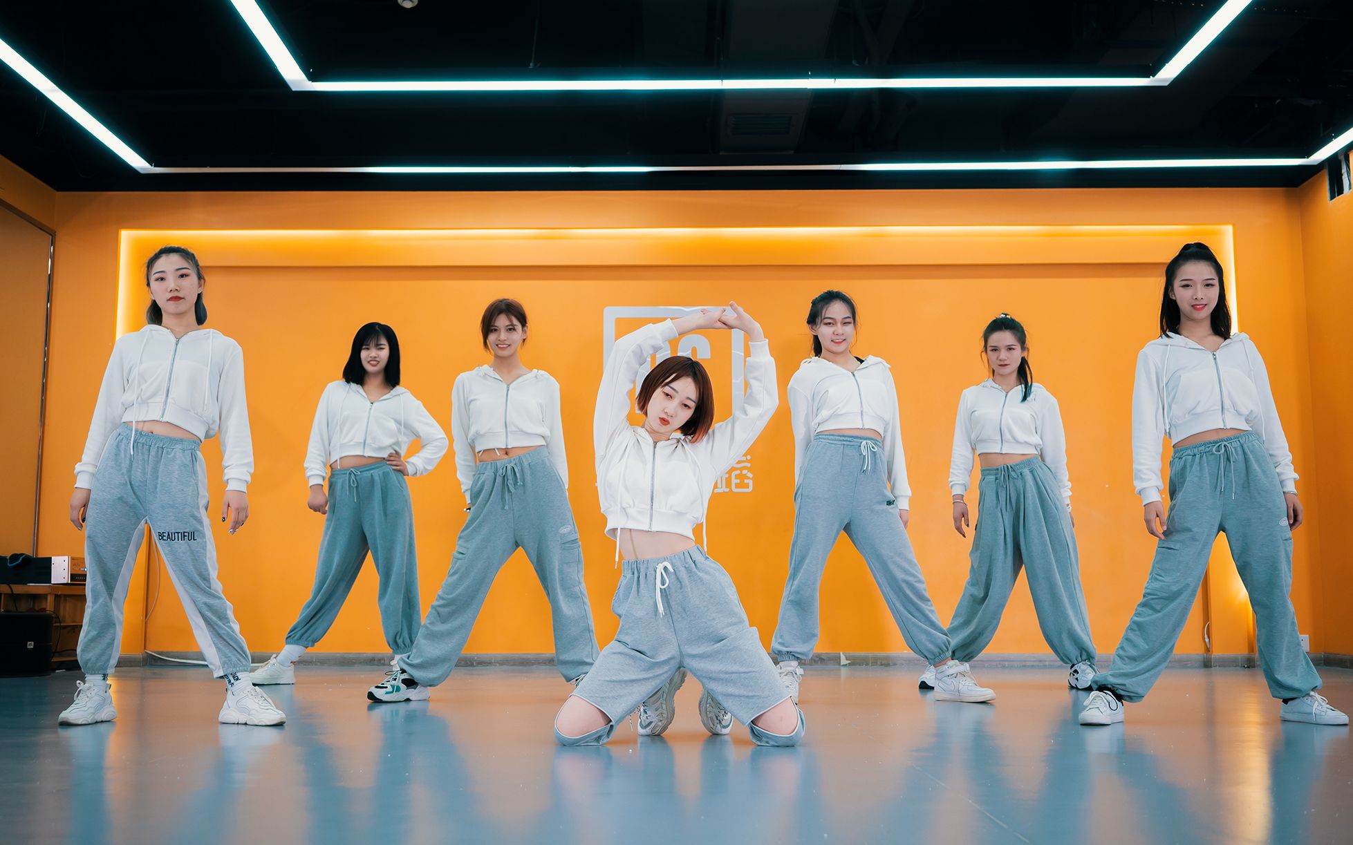 最新集体励志舞蹈教程,一步步成为舞蹈达人!