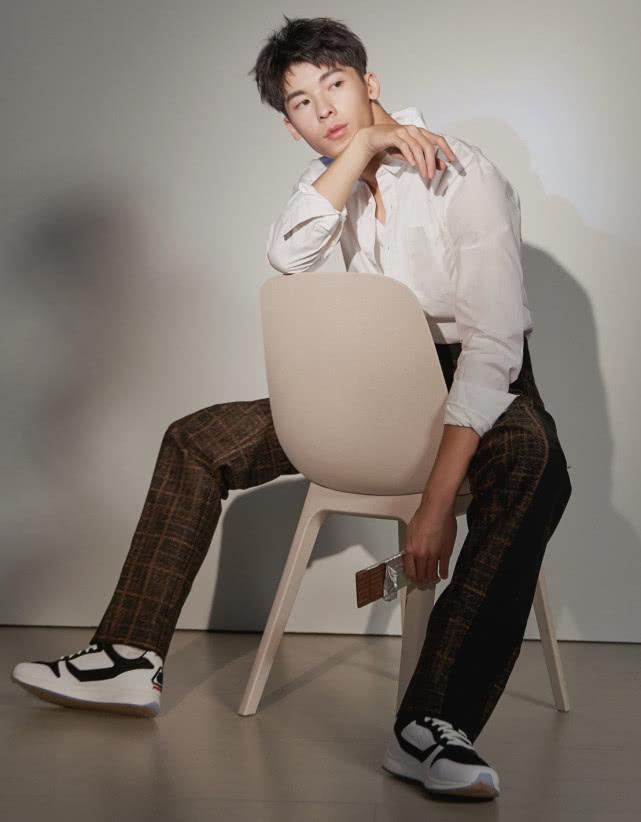 杨幂李易峰新剧探秘与巷弄深处的特色小店之旅