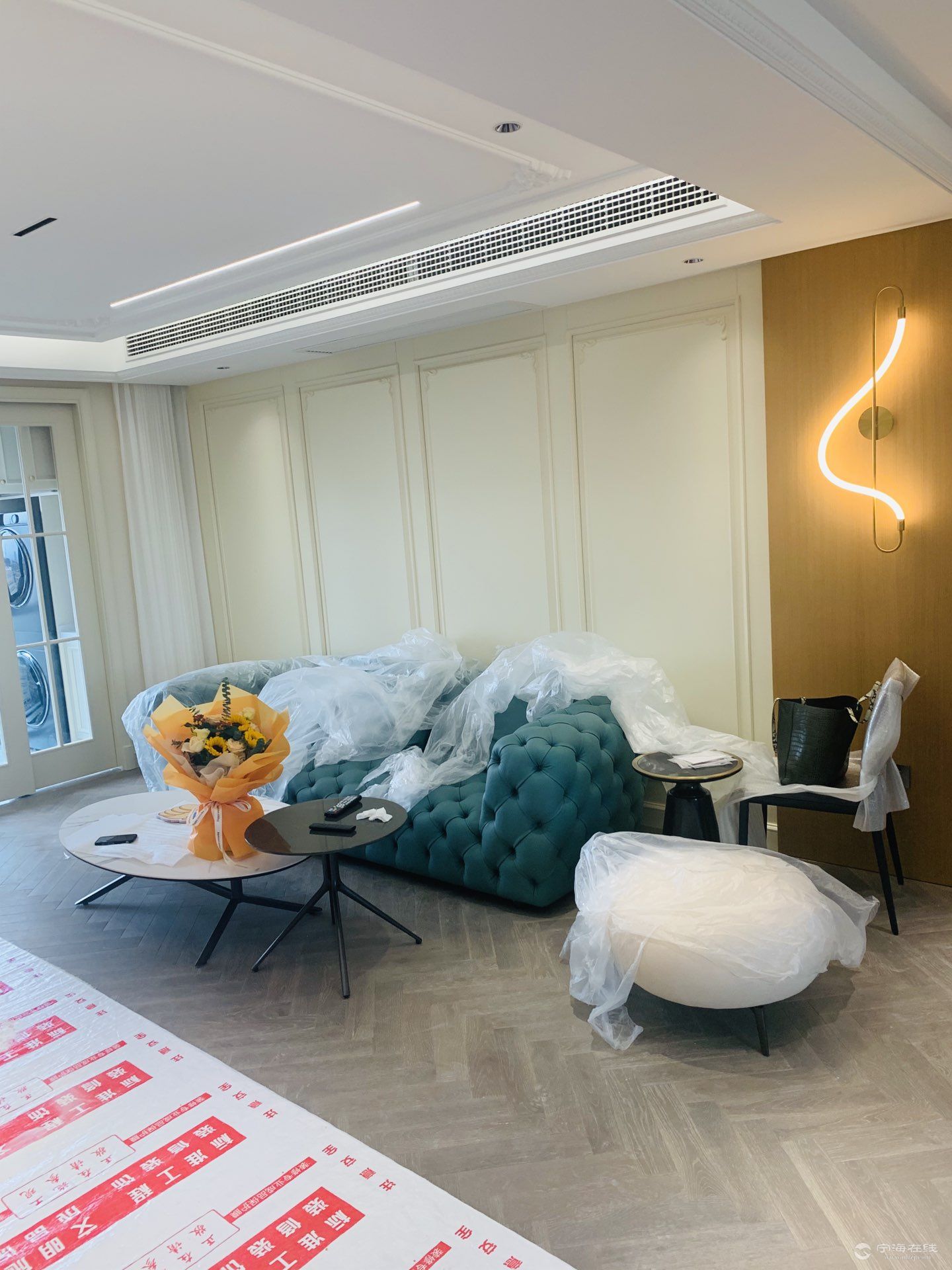 科技美学前沿展现,最新装饰动态概览