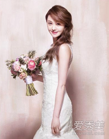 郑爽最新卷发造型,变化之美,自信闪耀励志之路