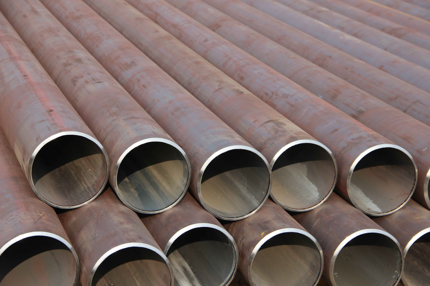 小巷深处的独特发现,最新钢管探秘