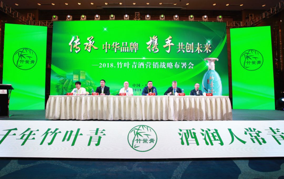 竹叶青酒最新动态,酿造之旅中的自信与成就感展现