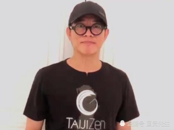 捷哥近照亮相,魅力依旧✨