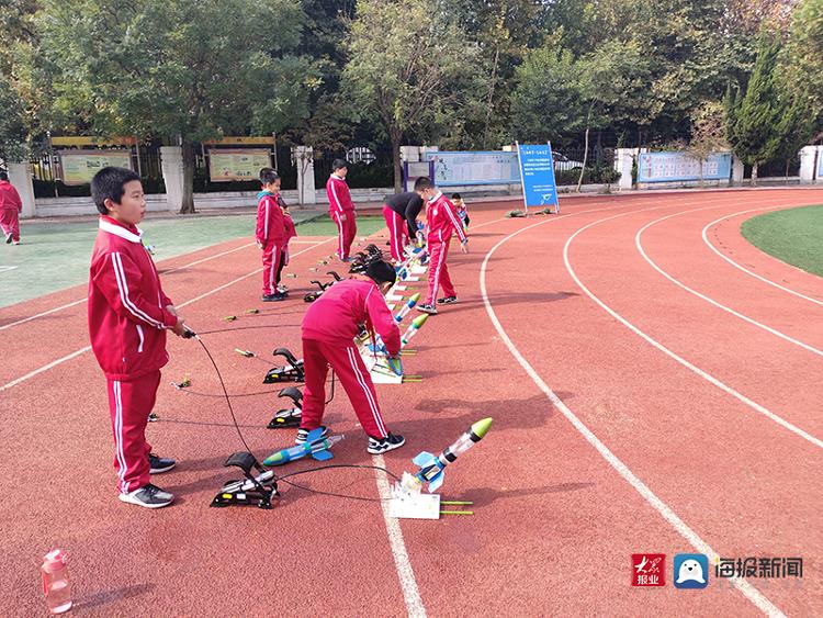 小学生航模比赛,巷弄深处的飞行梦想展