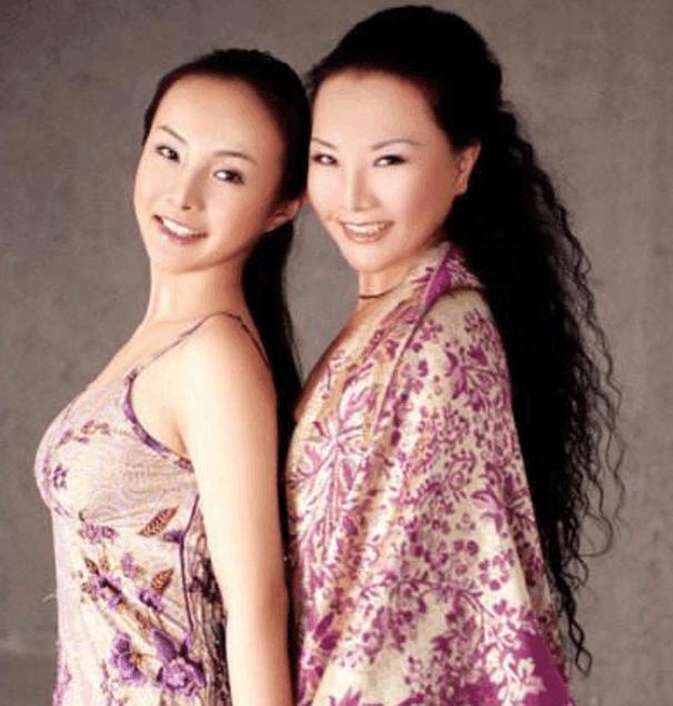 干露露姐妹最新时尚潮流图片,公众关注焦点聚焦点