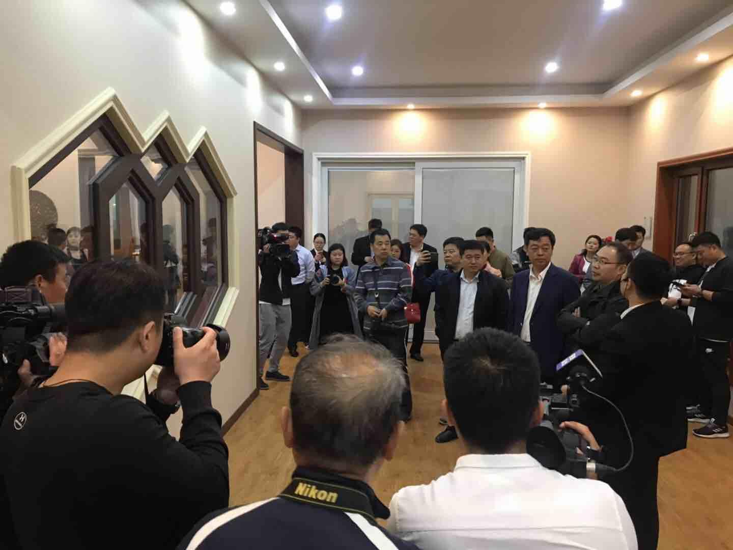 沙河玻璃价格最新动态与小巷特色小店探秘