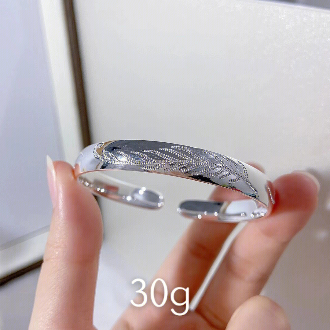 最新款银手镯,变化、学习与自信的力量展现时尚魅力