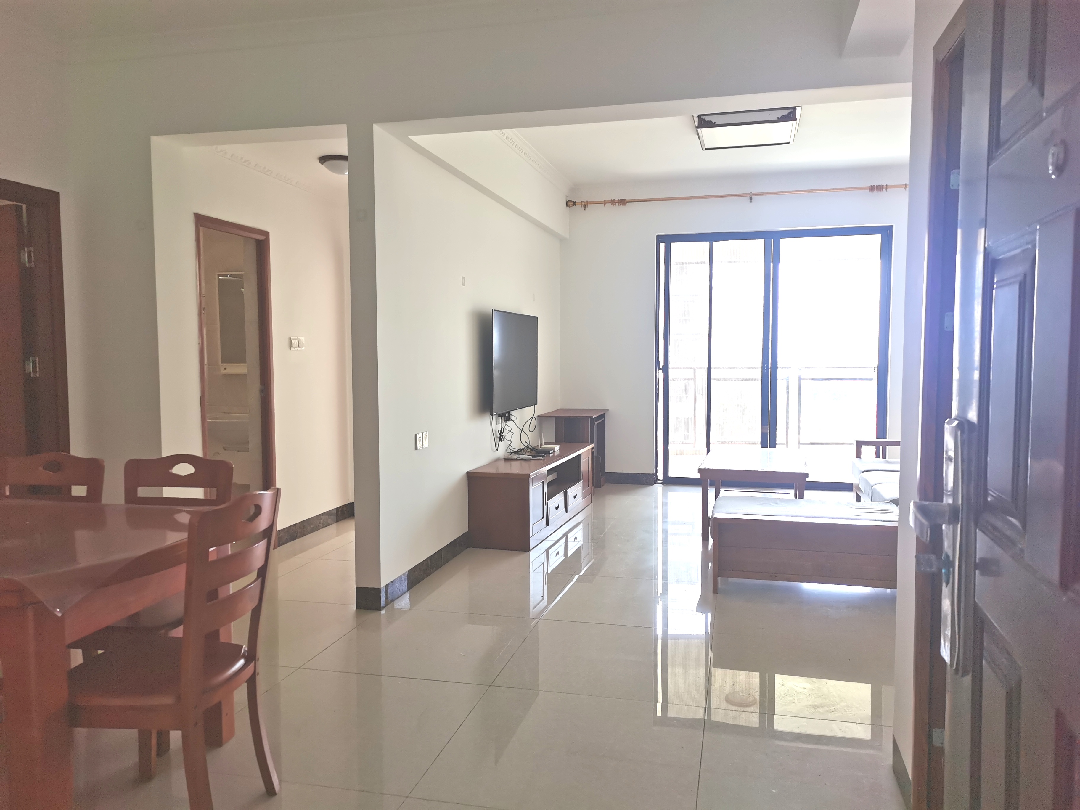 海口租房网最新动态,市场态势及多方观点深度解析