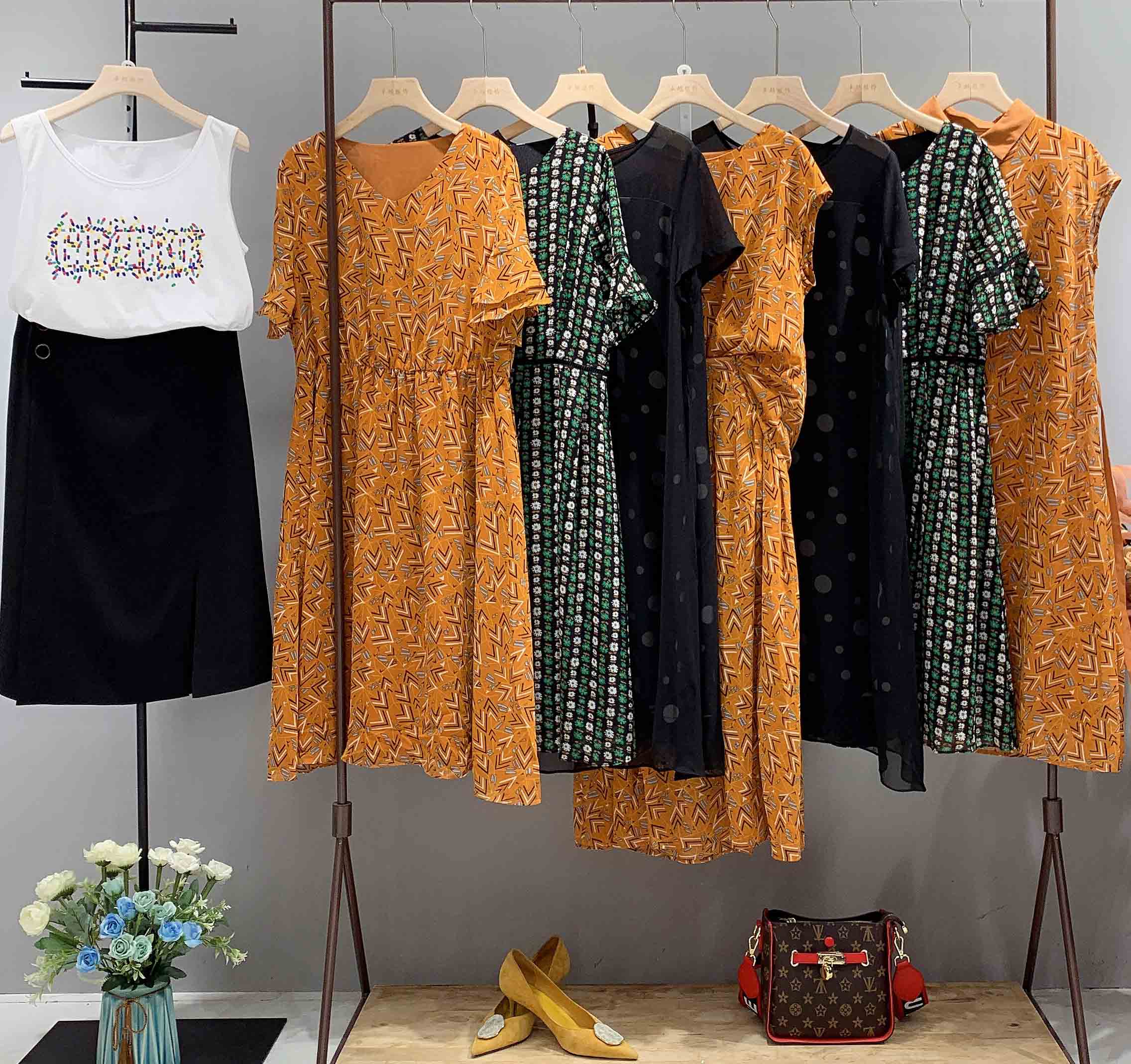 最新女装批发揭秘,时尚魅力之选,打造你的独特风格!