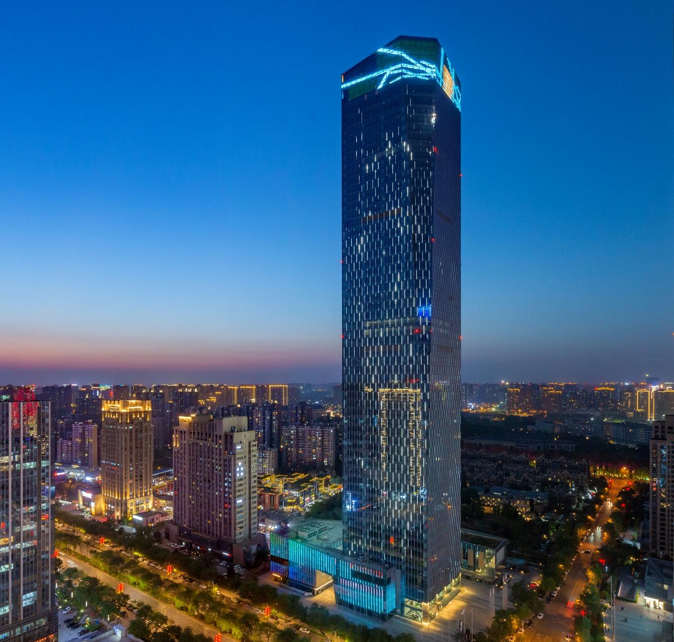 郑州美食广场招租最新动态,变化中的自信与成就感