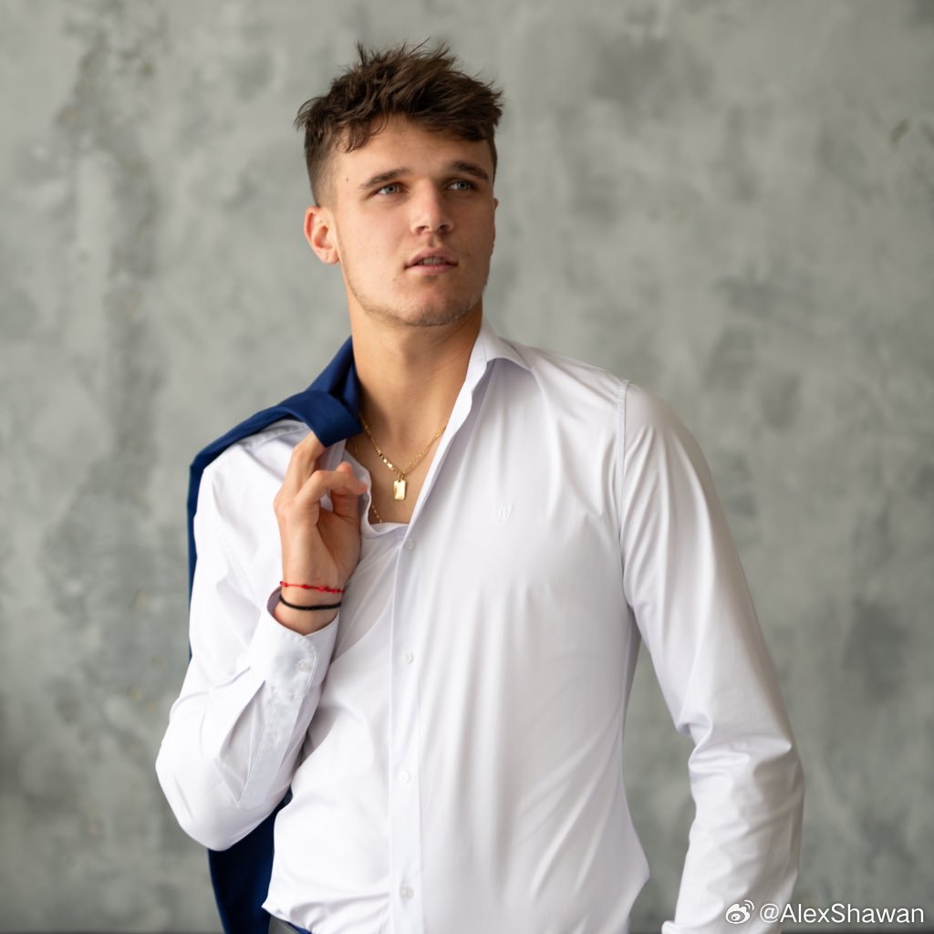 时尚魅力新典范,最新帅哥风采展现个性魅力与潮流融合