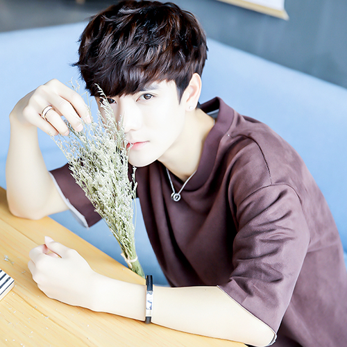 时尚魅力新典范,最新帅哥风采展现个性魅力与潮流融合