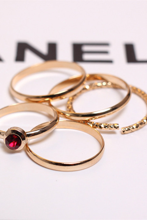 最新潮戒指,时尚潮流的指尖魅力表达