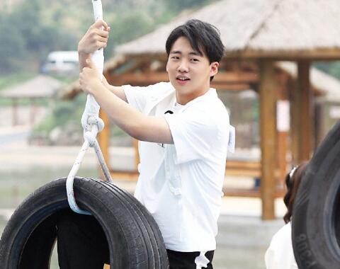 郭麒麟综艺节目最新,自然美景的治愈之旅探索