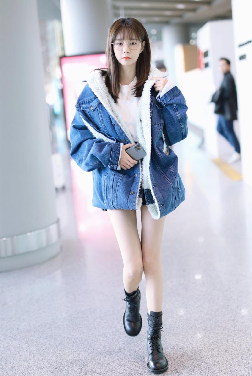 沈梦辰最新照片引发审美变迁与个人立场热议